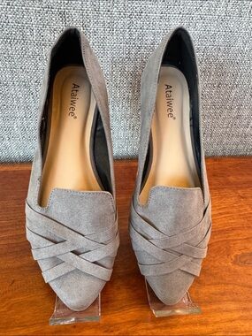 Ataiwee Pointed-Toe Grey Faux Suede Crisscross Flats Wide Width Size 7.5